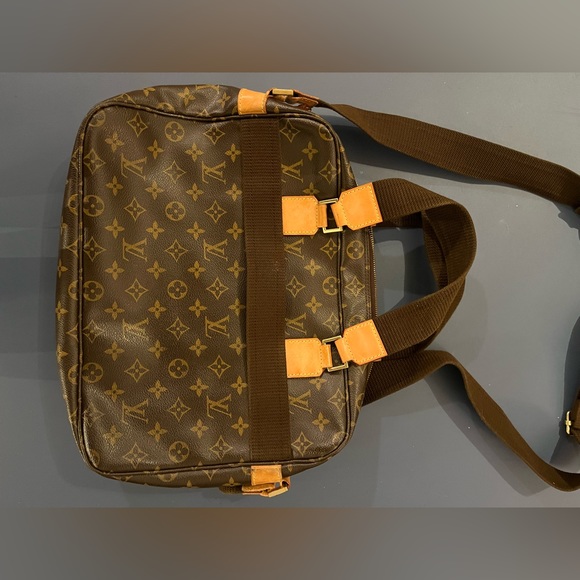 Authentic Louis Vuitton Laptop/Travel Bag - Picture 2 of 4